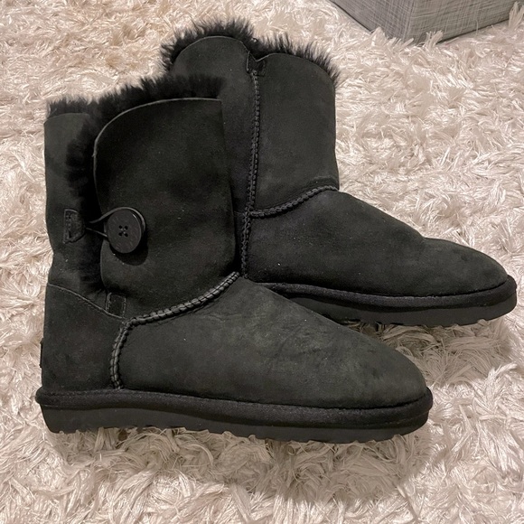 UGG | Bailey Button II - Picture 7 of 11
